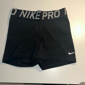 Women’s M Nike Pro Shorts